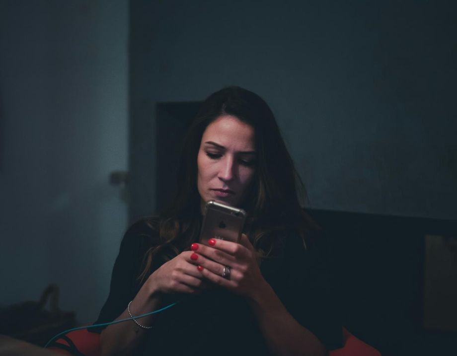 Viajeros con smartphones