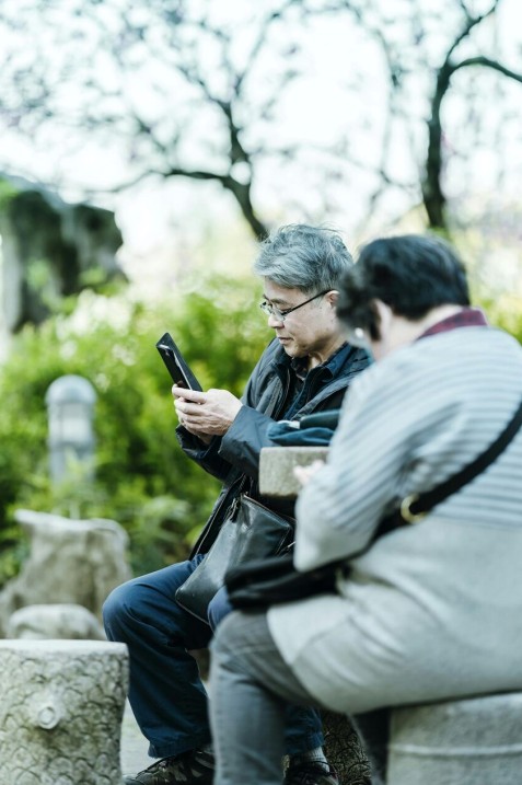 Repartidor con paquete